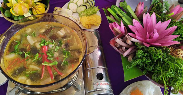 Về rừng ăn lẩu mắm U Minh