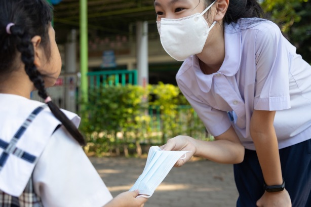 Quy&ecirc;n g&oacute;p v&agrave; b&agrave;i học về sự tử tế cho con - Ảnh 3.