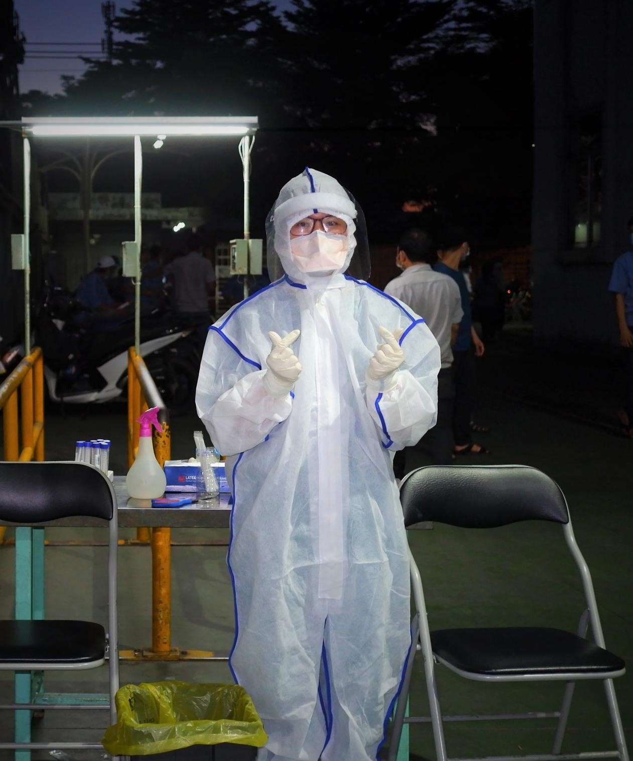 TP HCM: Xuy&ecirc;n đ&ecirc;m truy vết li&ecirc;n quan 1 phụ nữ l&agrave;m ở căn tin - Ảnh 1.