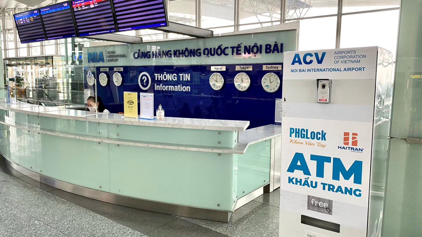 S&acirc;n bay Nội B&agrave;i l&ecirc;n tiếng vụ dung dịch rửa tay s&aacute;t khuẩn l&agrave; nước l&atilde; - Ảnh 1.