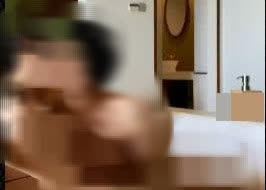 Vụ diễn viên lộ clip "nóng": Việc thu giữ và khám xét điện thoại có đúng luật?