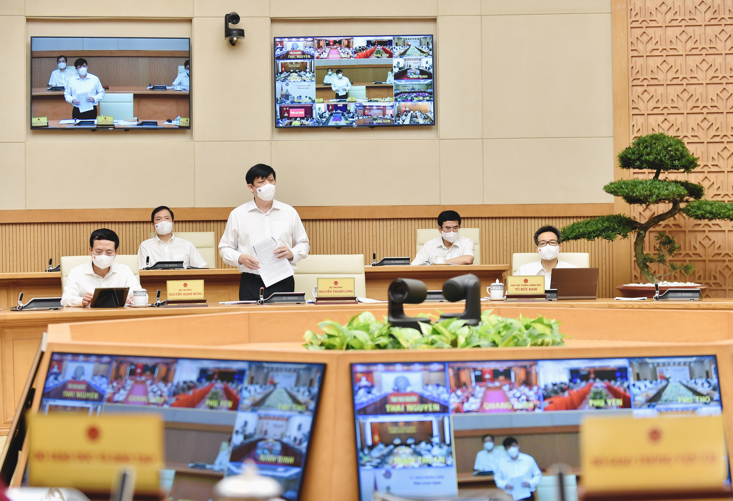 Thủ tướng triệu tập hội nghị trực tuyến toàn quốc chống dịch như chống giặc - Ảnh 2.