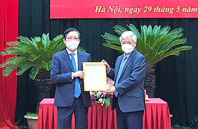 Triển khai quyết định của Bộ Chính trị về công tác cán bộ