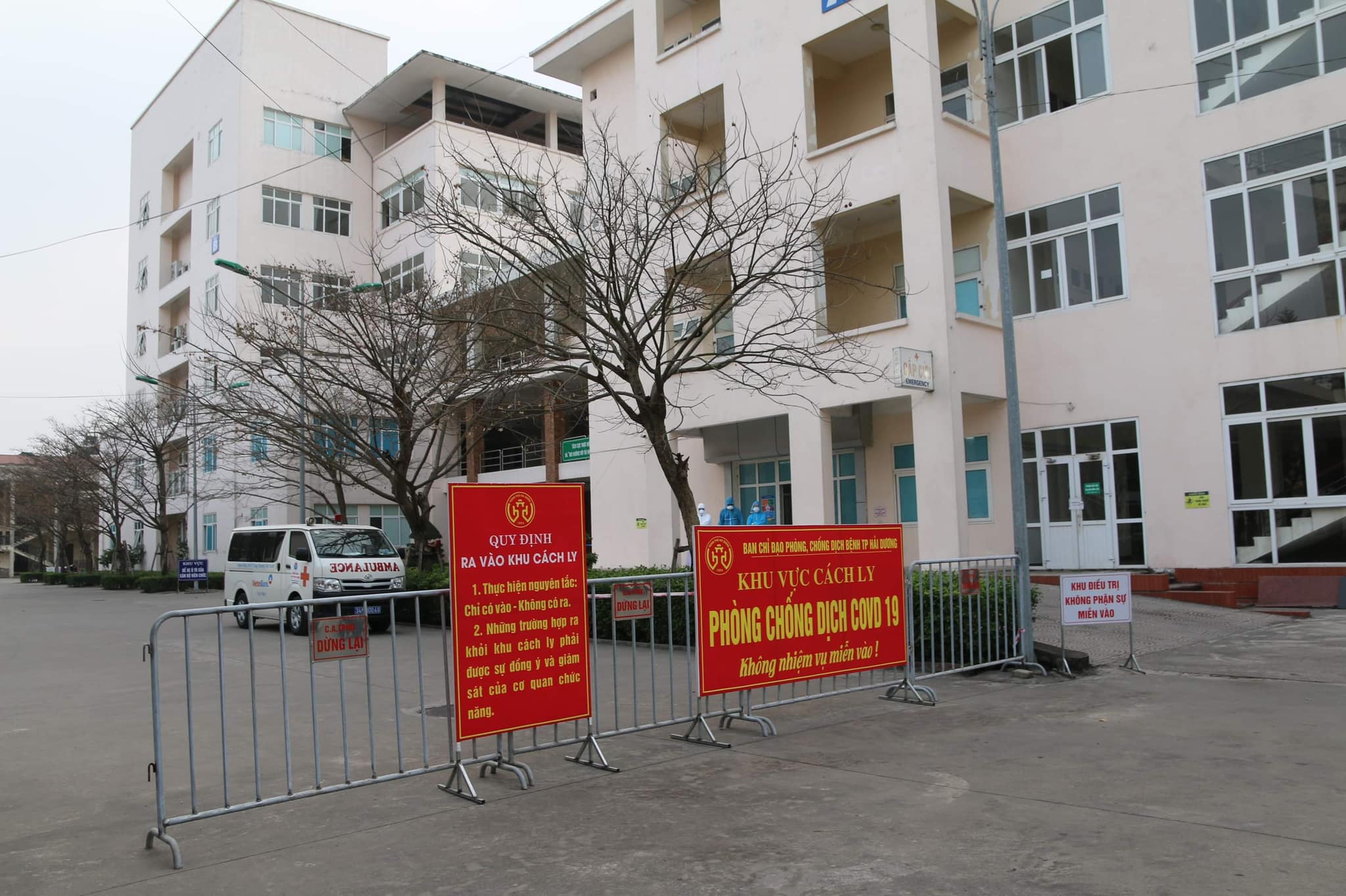 Bộ Y tế khẩn cấp y&ecirc;u cầu tiếp tục c&aacute;ch ly tập trung những người đ&atilde; c&aacute;ch ly đủ 14 ng&agrave;y - Ảnh 1.