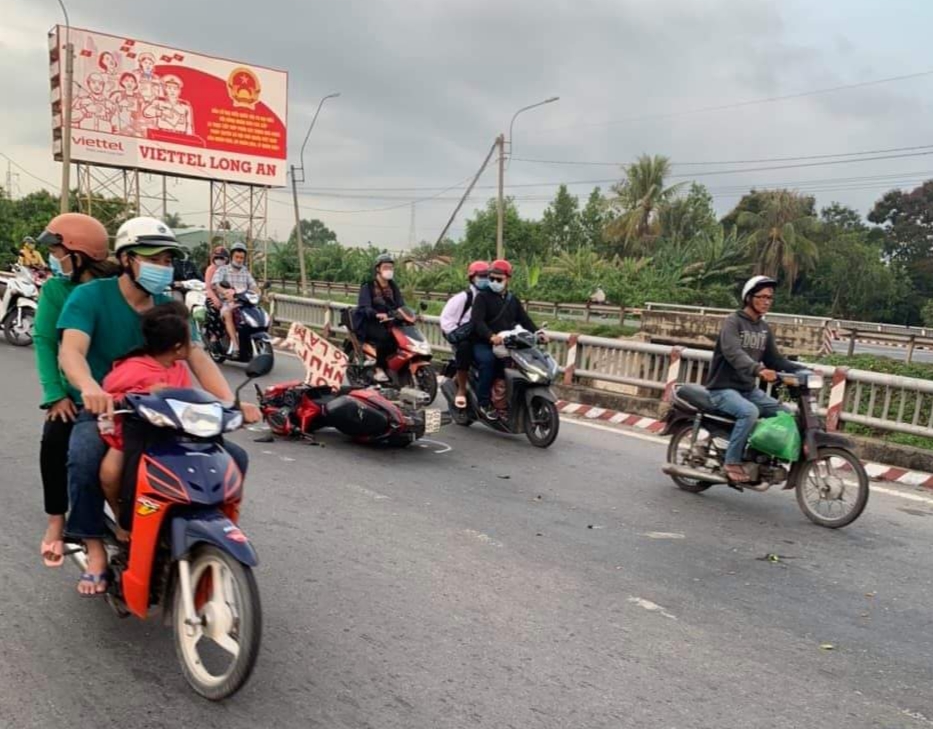 Từ miền Tây trở lại TP HCM, 2 người đi xe máy va chạm thành cầu tử vong