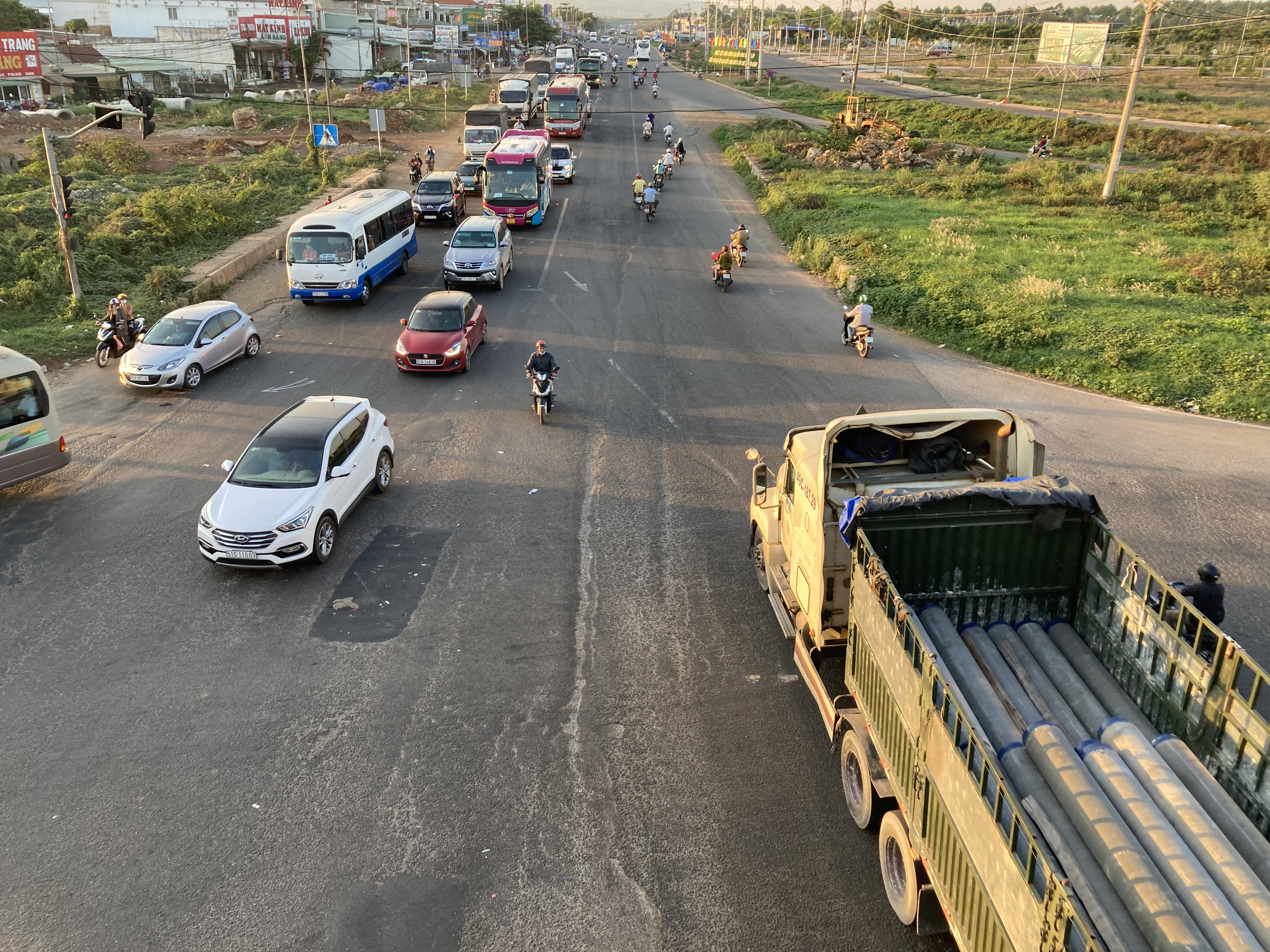 Người d&acirc;n &ugrave;n &ugrave;n rời Đ&agrave; Lạt, giao th&ocirc;ng Đồng Nai kh&aacute; đ&ocirc;ng nhưng kh&ocirc;ng kẹt xe - Ảnh 7.