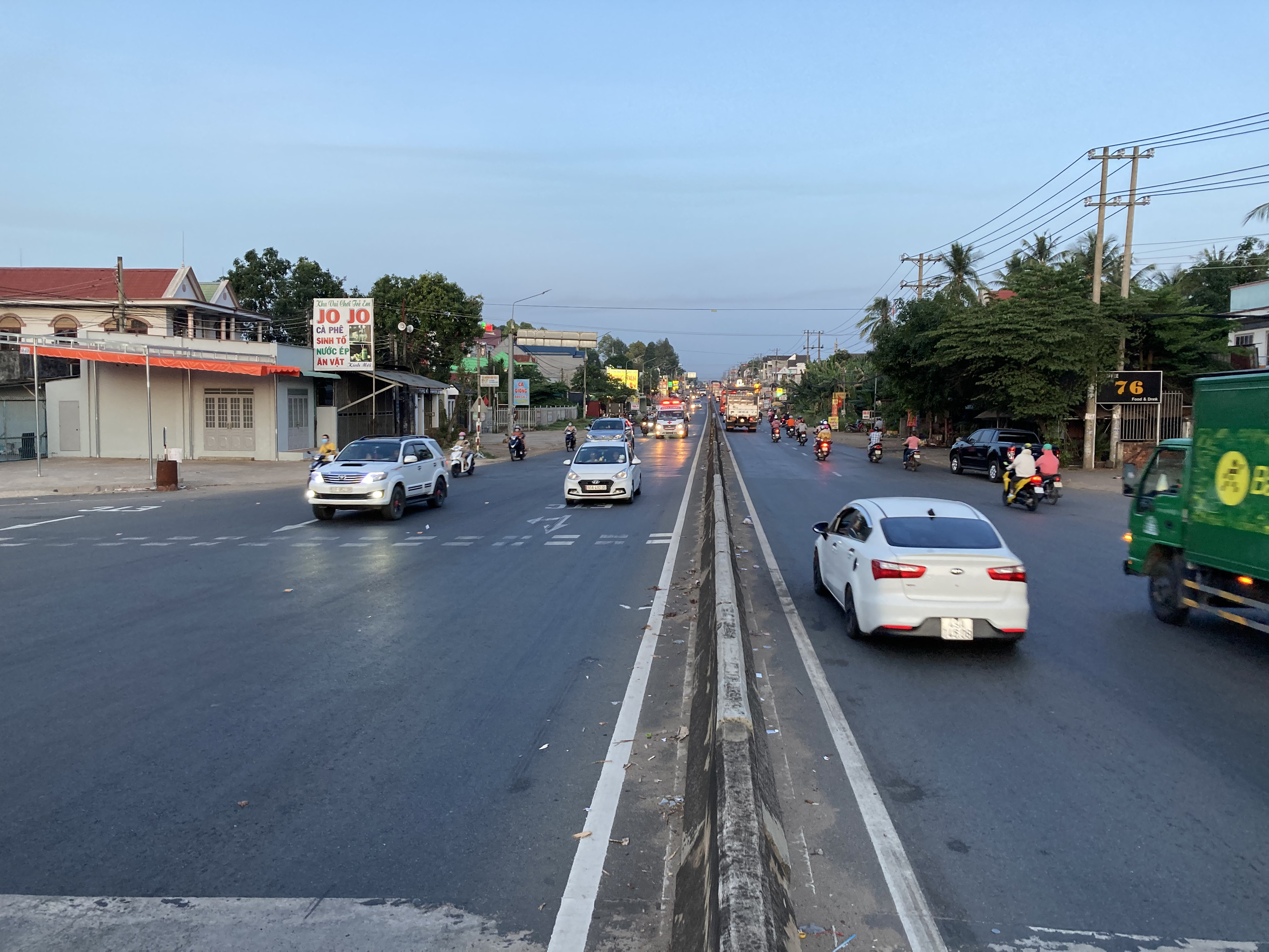 Người d&acirc;n &ugrave;n &ugrave;n rời Đ&agrave; Lạt, giao th&ocirc;ng Đồng Nai kh&aacute; đ&ocirc;ng nhưng kh&ocirc;ng kẹt xe - Ảnh 8.