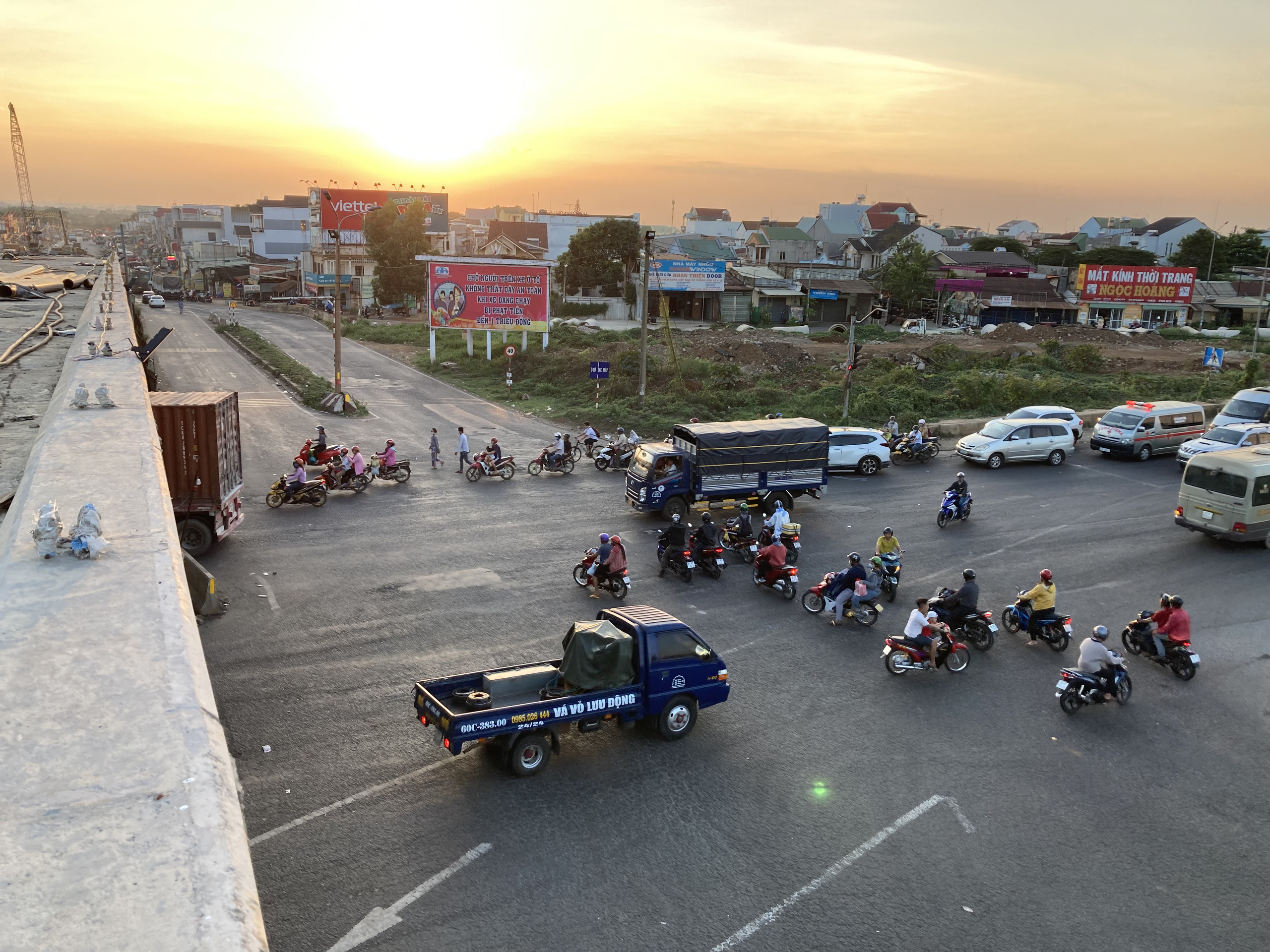 Người d&acirc;n &ugrave;n &ugrave;n rời Đ&agrave; Lạt, giao th&ocirc;ng Đồng Nai kh&aacute; đ&ocirc;ng nhưng kh&ocirc;ng kẹt xe - Ảnh 5.