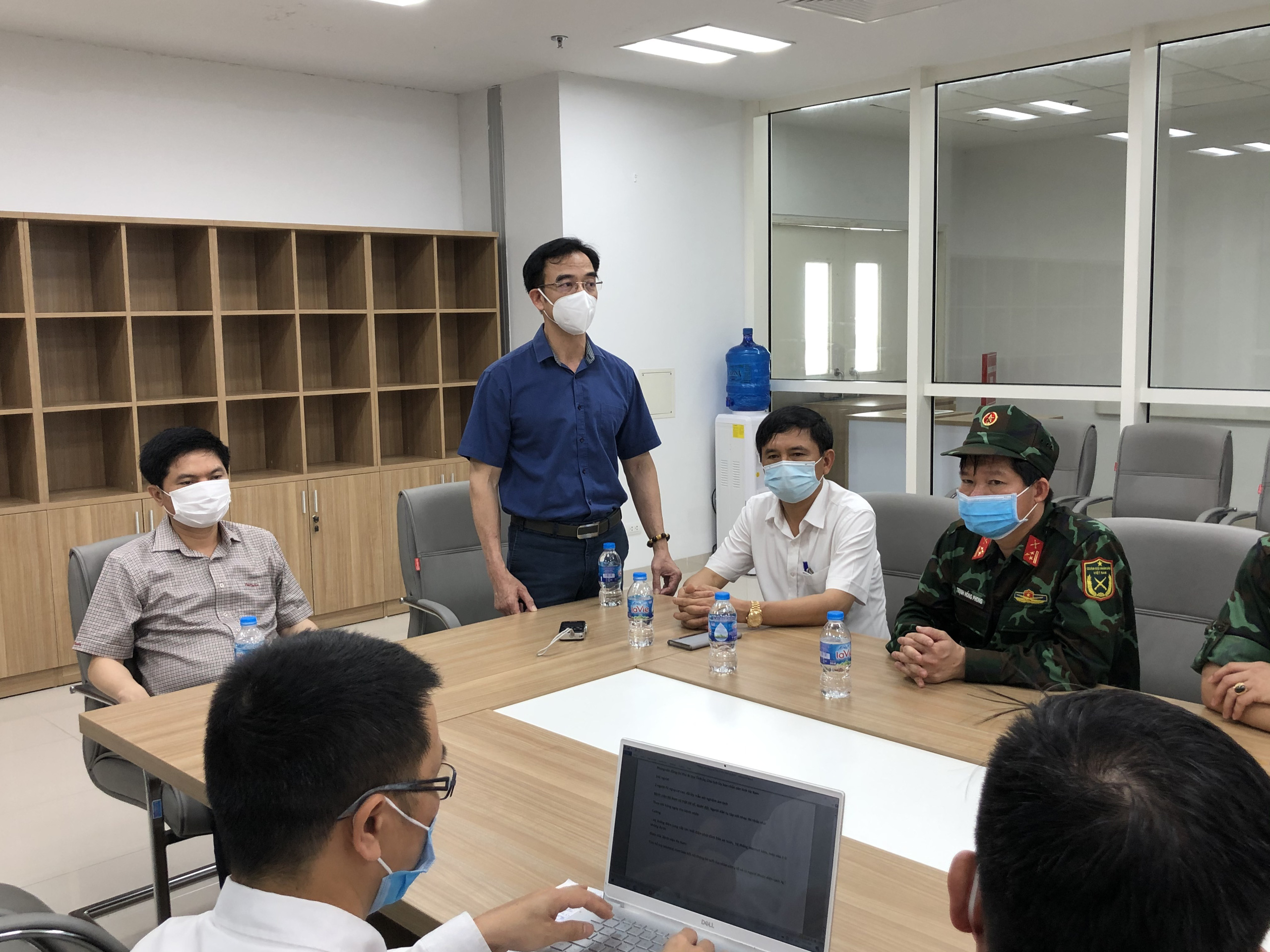 Chuyển 151 F1 của ca bệnh Covid-19 si&ecirc;u l&acirc;y nhiễm đến Bệnh viện Bạch Mai cơ sở 2 - Ảnh 5.