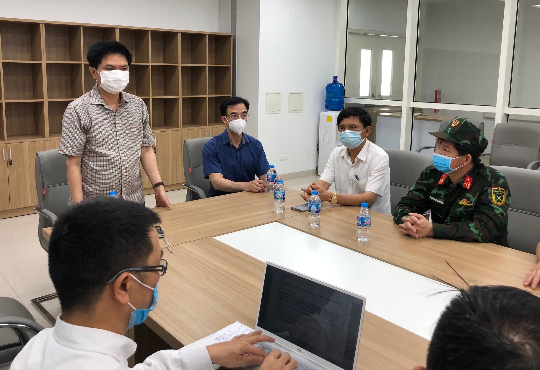 Chuyển 151 F1 của ca bệnh Covid-19 si&ecirc;u l&acirc;y nhiễm đến Bệnh viện Bạch Mai cơ sở 2 - Ảnh 3.