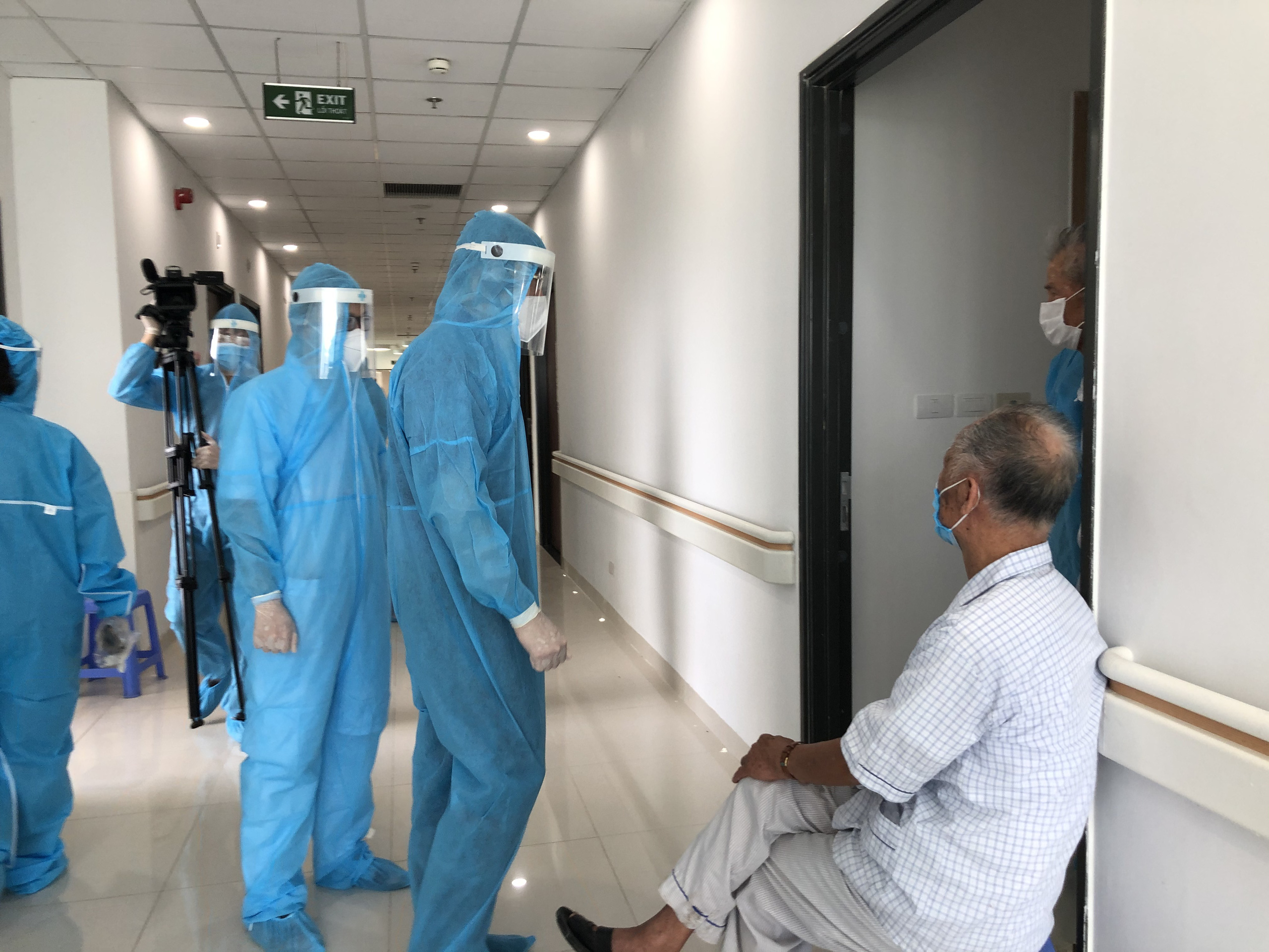 Chuyển 151 F1 của ca bệnh Covid-19 si&ecirc;u l&acirc;y nhiễm đến Bệnh viện Bạch Mai cơ sở 2 - Ảnh 11.