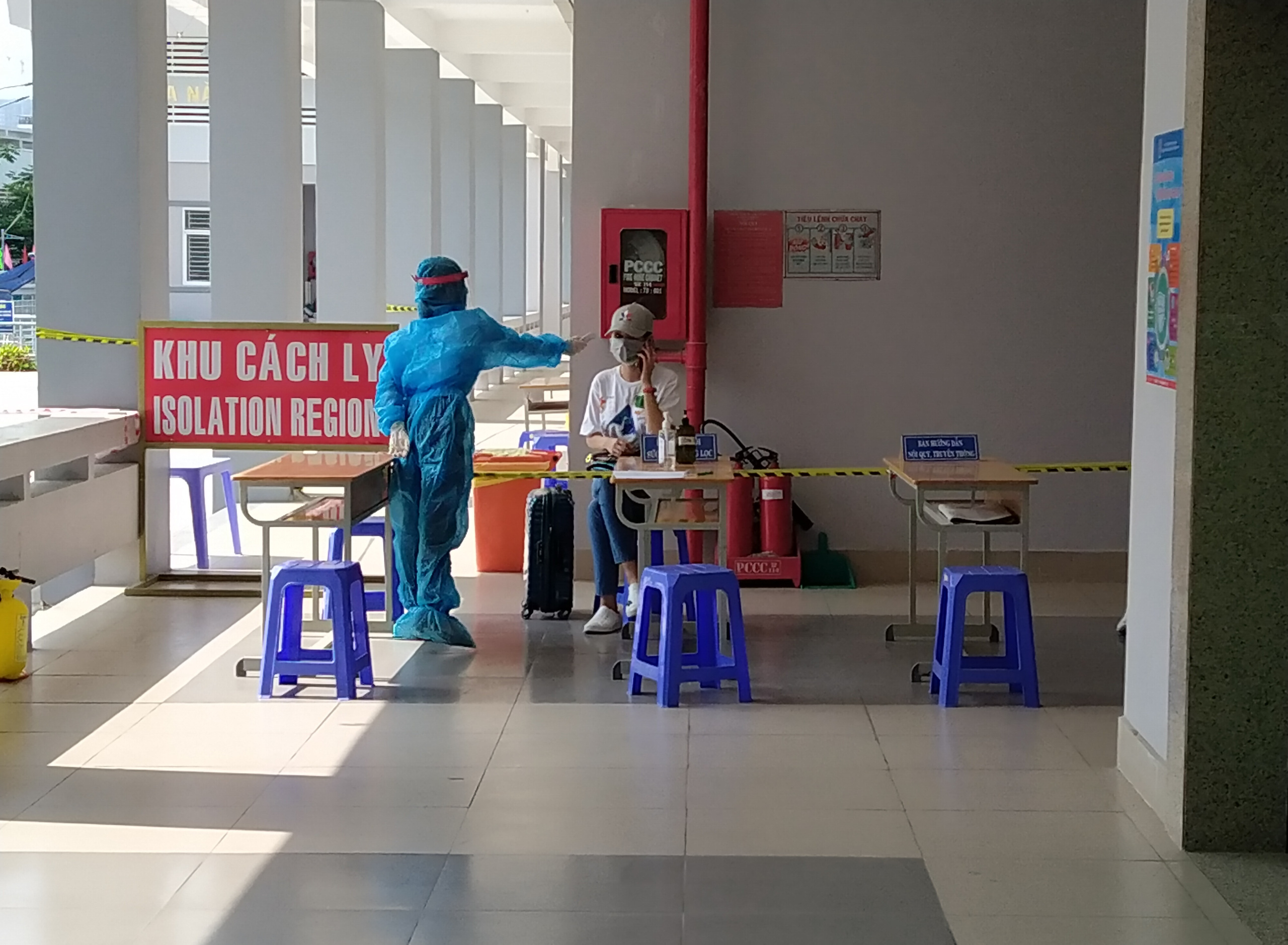 TP HCM: Phát hiện người cách ly vi phạm, đề nghị cấm ra khỏi phòng, tăng cường camera - Ảnh 2.