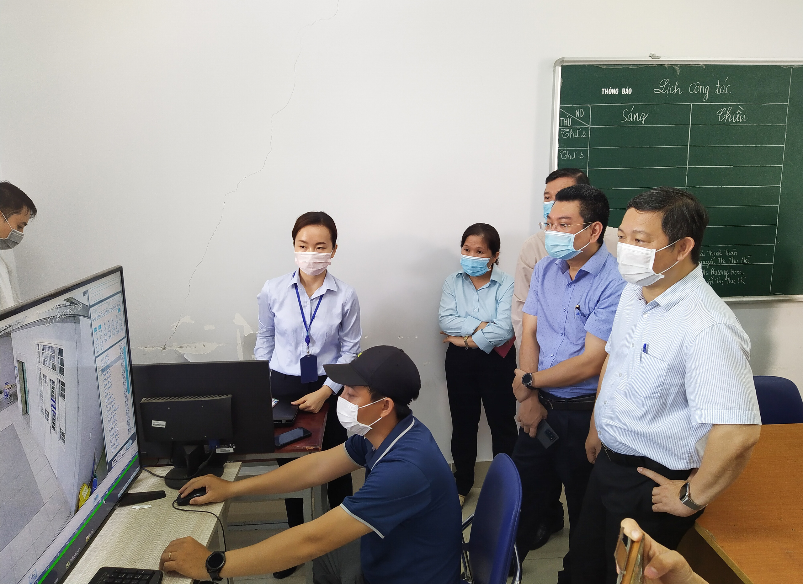 TP HCM: Phát hiện người cách ly vi phạm, đề nghị cấm ra khỏi phòng, tăng cường camera