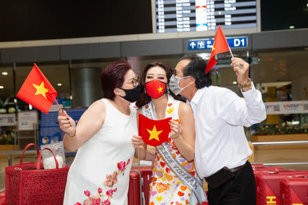 Hoa hậu Khánh Vân lên đường sang Mỹ chinh phục Miss Universe - Ảnh 6.