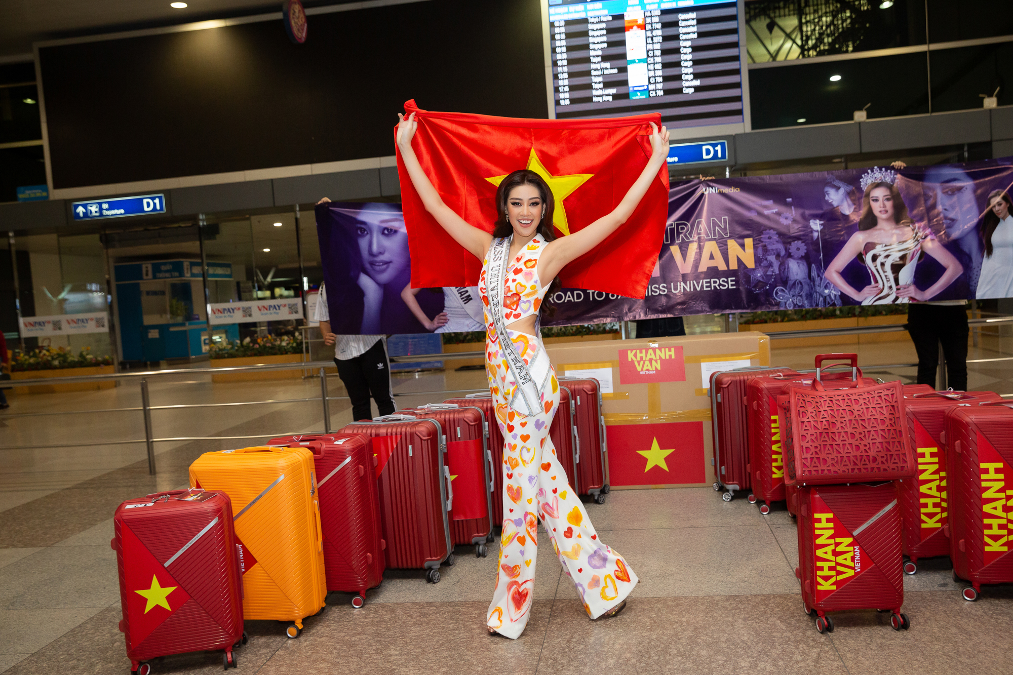 Hoa hậu Khánh Vân lên đường sang Mỹ chinh phục Miss Universe
