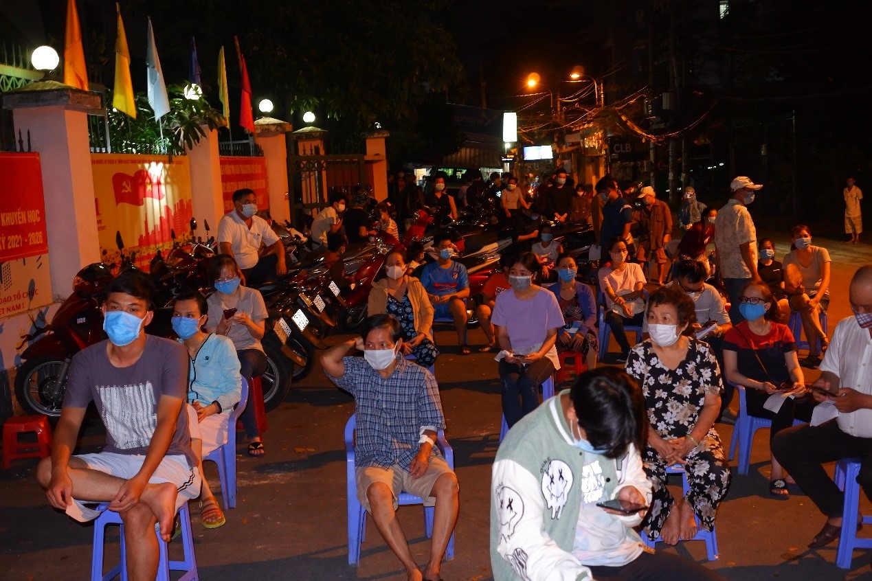 TP HCM: H&agrave;ng chục bệnh viện trắng đ&ecirc;m lấy mẫu x&eacute;t nghiệm cho 24.000 người ở G&ograve; Vấp - Ảnh 4.