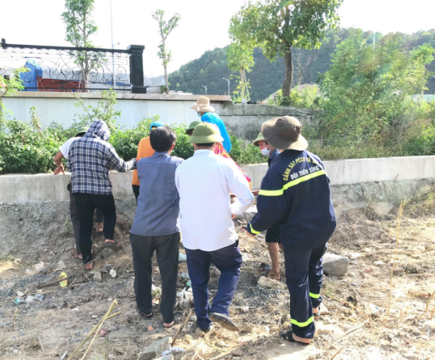 Để lại xe máy, nữ cộng tác viên trẻ một tờ báo nhảy cầu Bến Thủy tự tử - Ảnh 2.