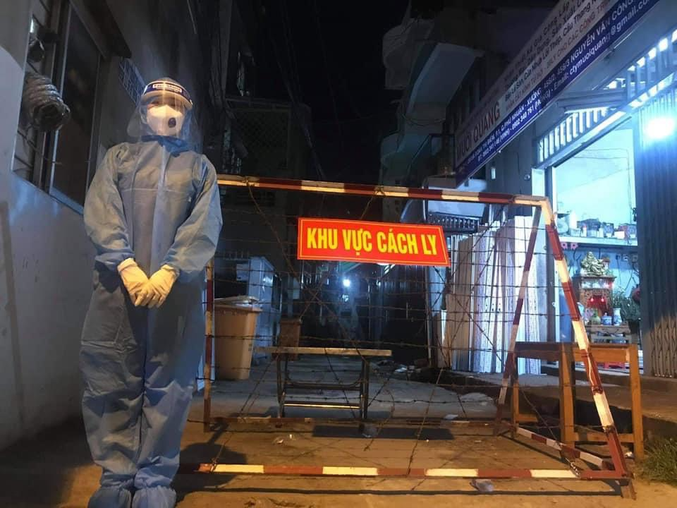 Sinh vi&ecirc;n Trường ĐH Y Khoa Phạm Ngọc Thạch xuy&ecirc;n đ&ecirc;m chống dịch - Ảnh 4.