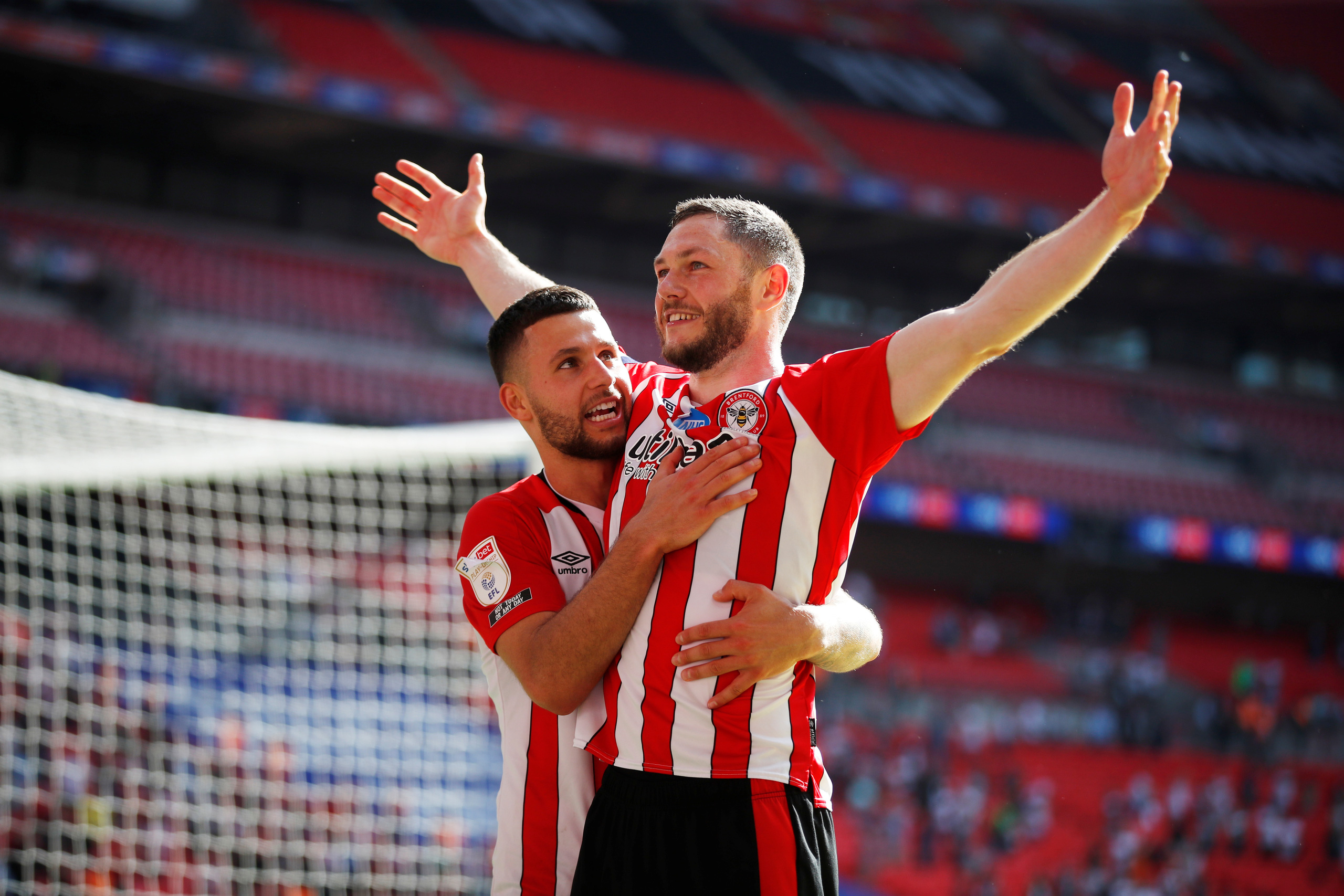 Brentford thắng trận cầu 178 triệu bảng, đoạt v&eacute; dự Ngoại hạng Anh - Ảnh 3.