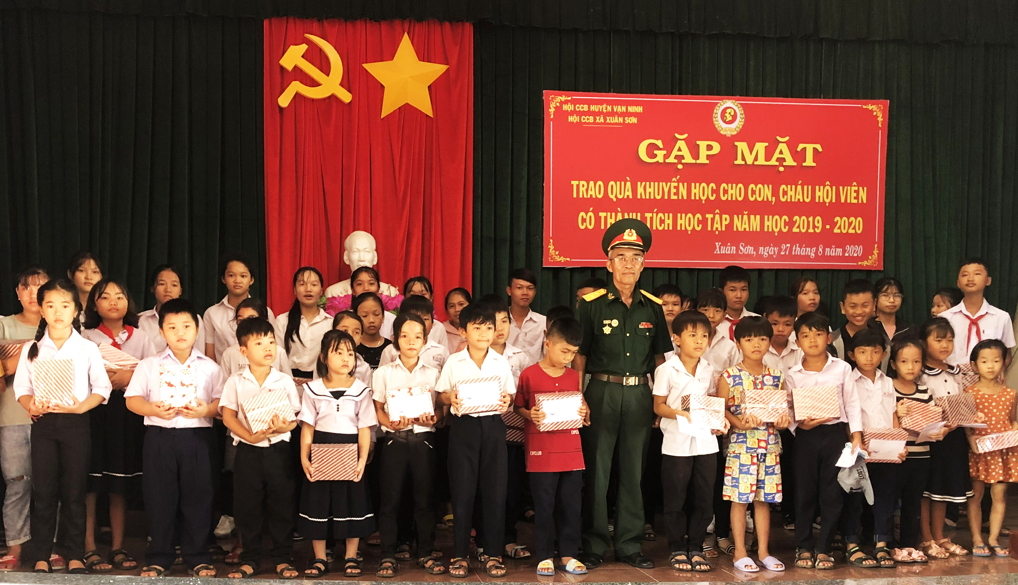 Tuổi cao, nhiệt huyết c&agrave;ng cao - Ảnh 2.
