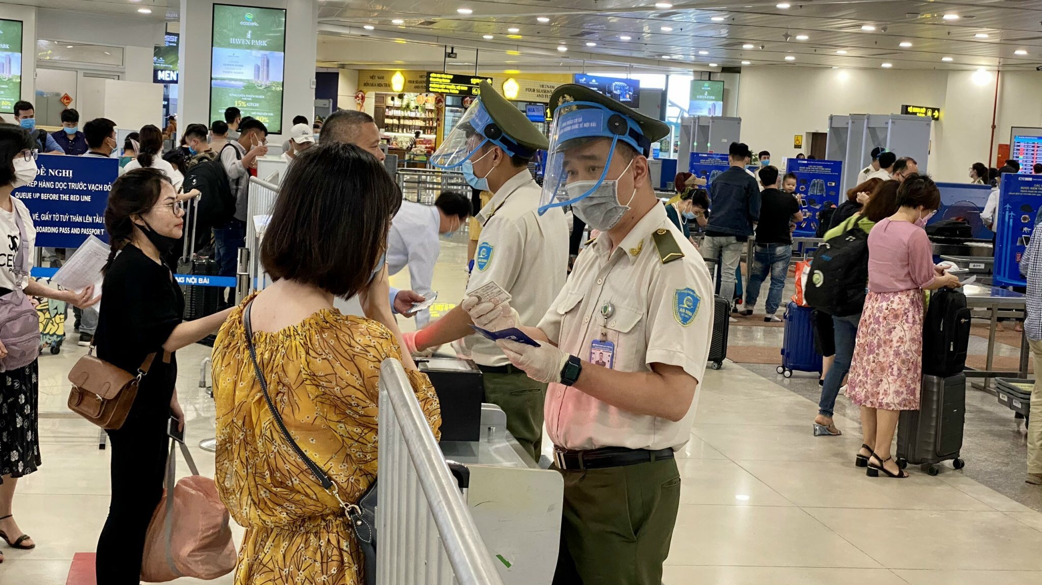 Cảng vụ hàng không miền Bắc khẳng định dung dịch rửa tay ở Nội Bài không phải nước lã