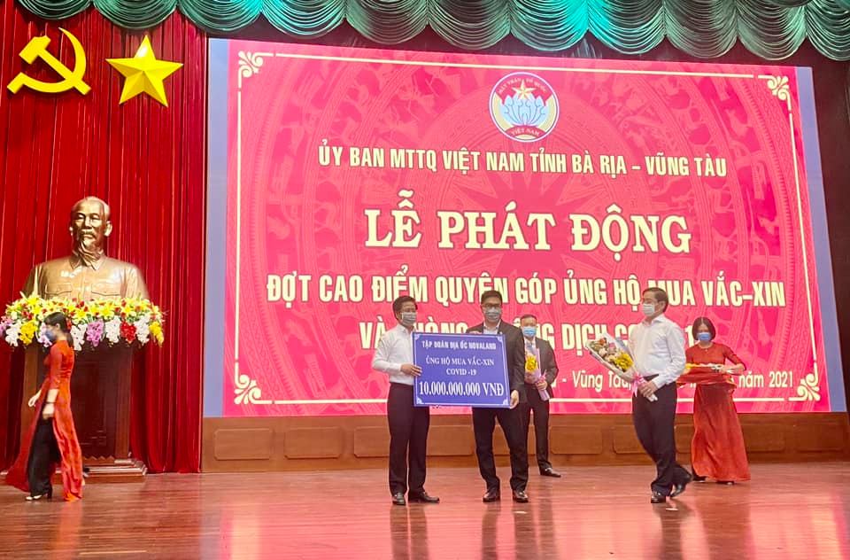 Hơn 30 ng&agrave;y giữa l&agrave;n s&oacute;ng Covid-19 thứ 4 v&agrave; &aacute;nh s&aacute;ng đẩy l&ugrave;i đại dịch - Ảnh 1.