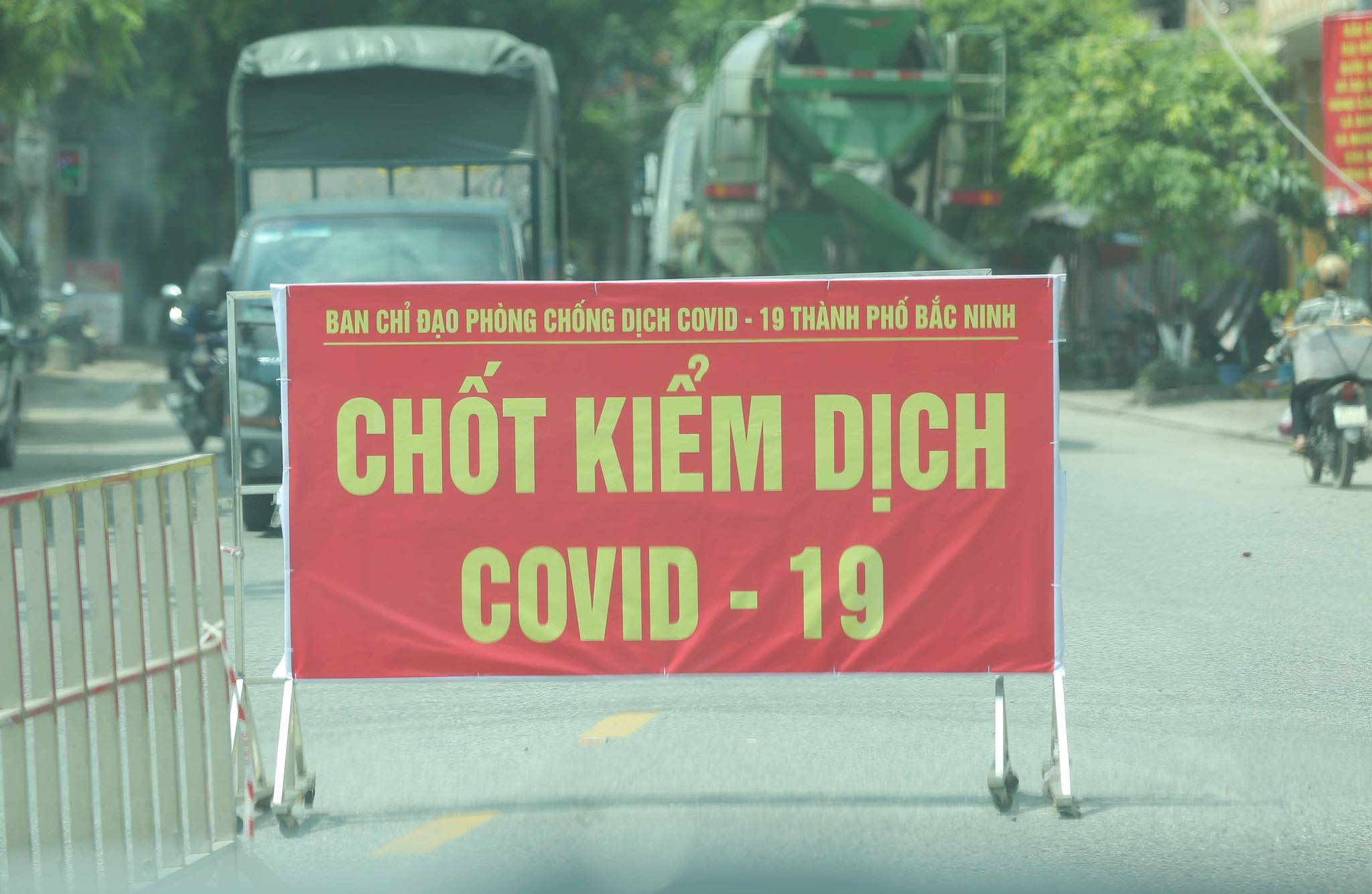 Người c&oacute; smartphone nhưng kh&ocirc;ng c&agrave;i ứng dụng khai b&aacute;o y tế c&oacute; thể sẽ bị xử phạt - Ảnh 2.