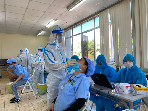 Ngừng việc do Covid-19, hưởng lương thế n&agrave;o? - Ảnh 1.