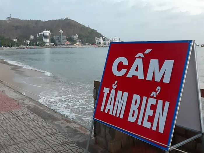 Bà Rịa-Vũng Tàu họp khẩn, ra lệnh cấm tắm biển