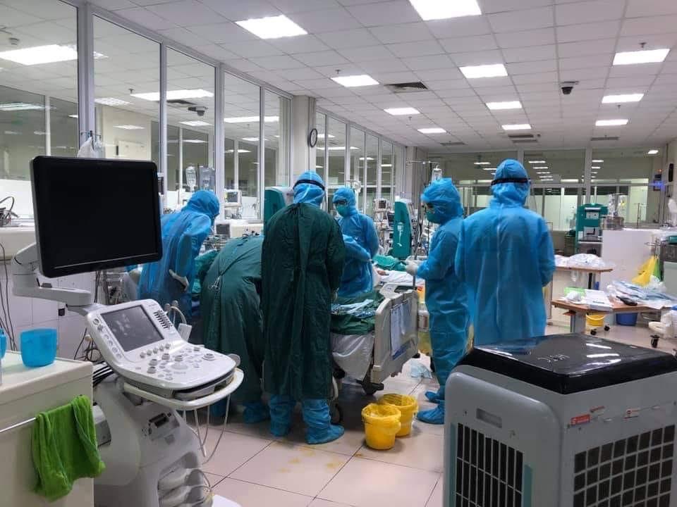 Diễn biến nguy kịch rất nhanh, nam bệnh nh&acirc;n Covid-19 phải đặt ECMO - Ảnh 1.