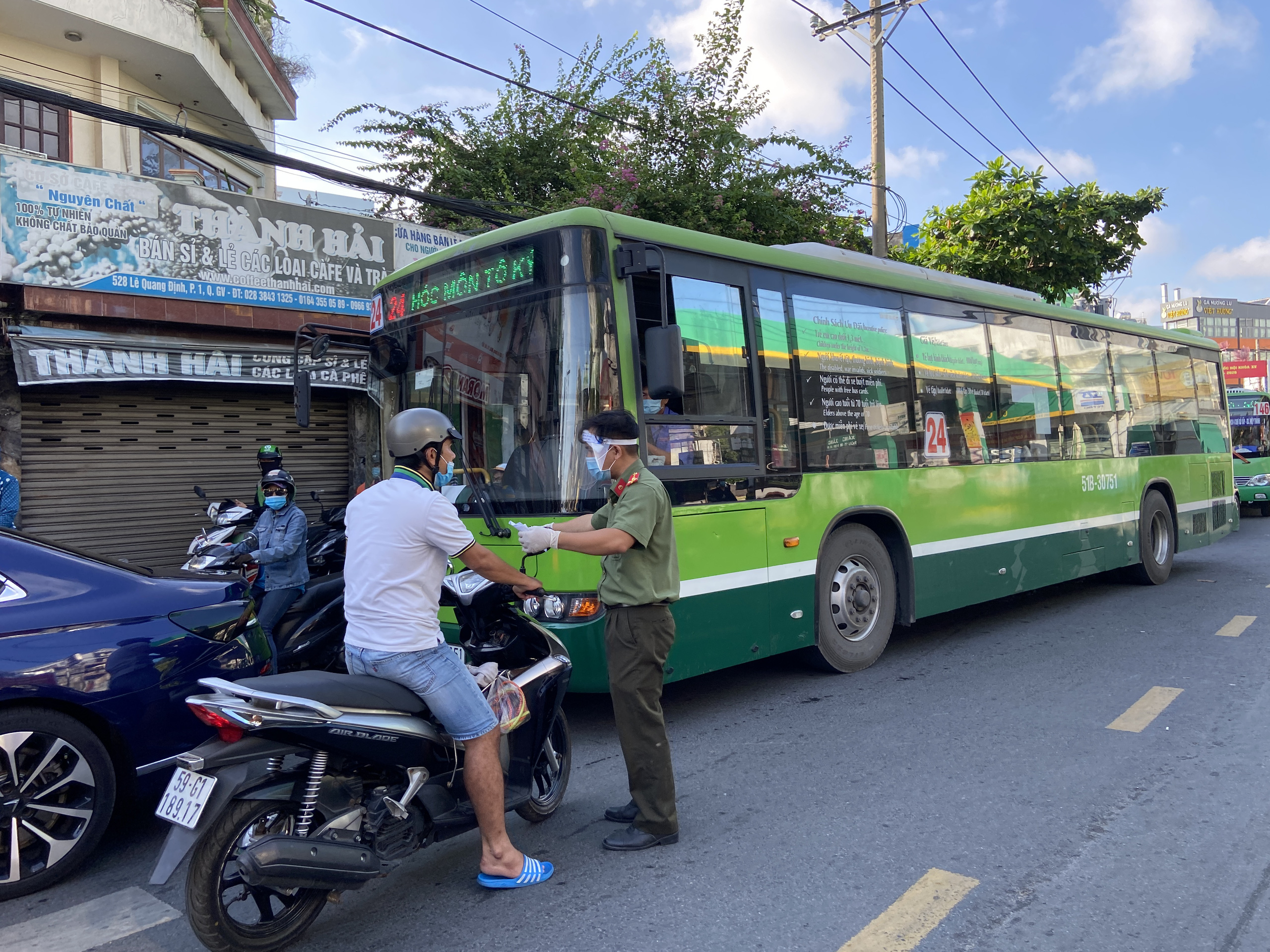 Người d&acirc;n G&ograve; Vấp phải khai b&aacute;o y tế r&otilde; r&agrave;ng để v&agrave;o khu trung t&acirc;m TP HCM - Ảnh 8.