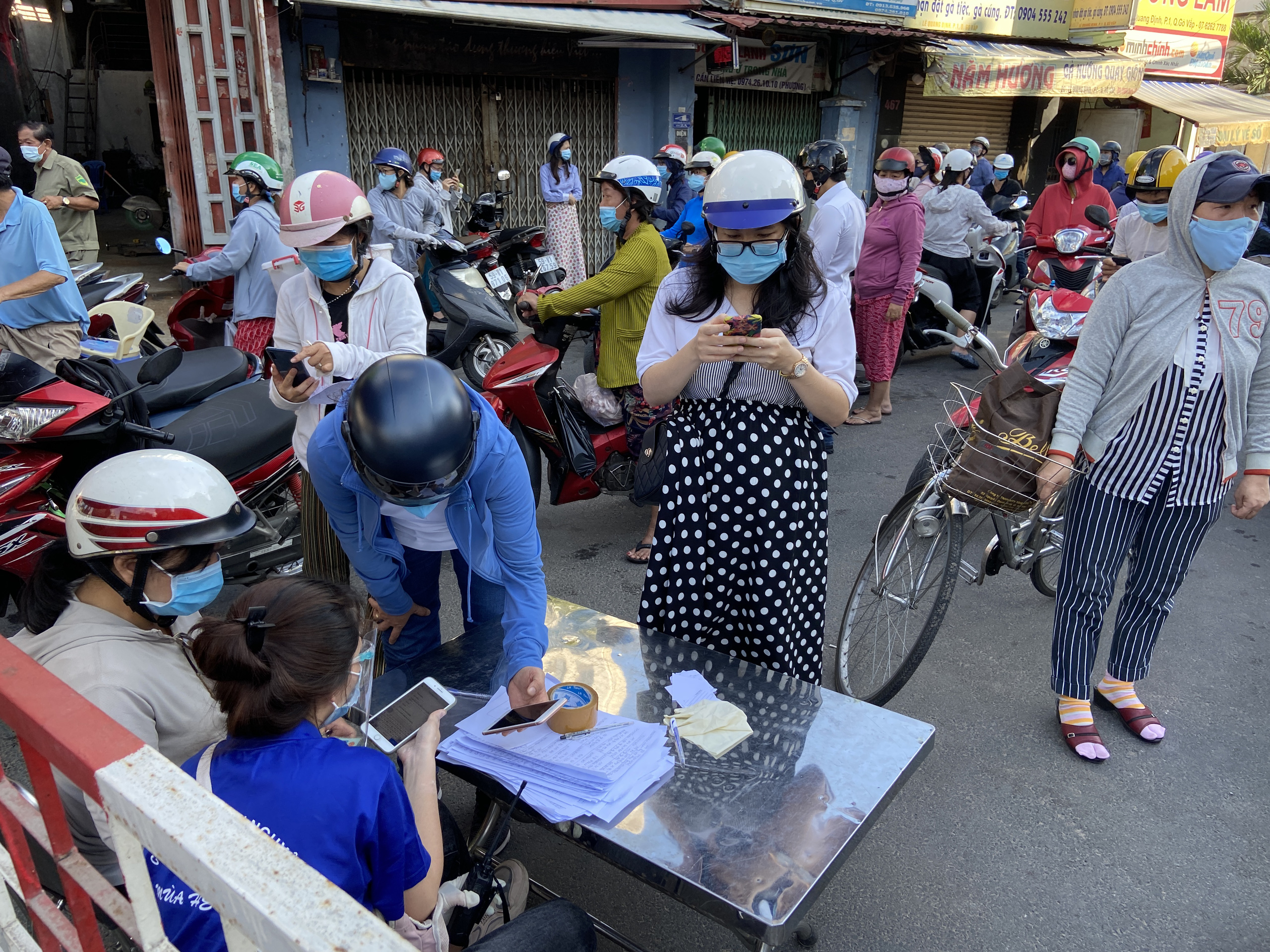 Người d&acirc;n G&ograve; Vấp phải khai b&aacute;o y tế r&otilde; r&agrave;ng để v&agrave;o khu trung t&acirc;m TP HCM - Ảnh 7.