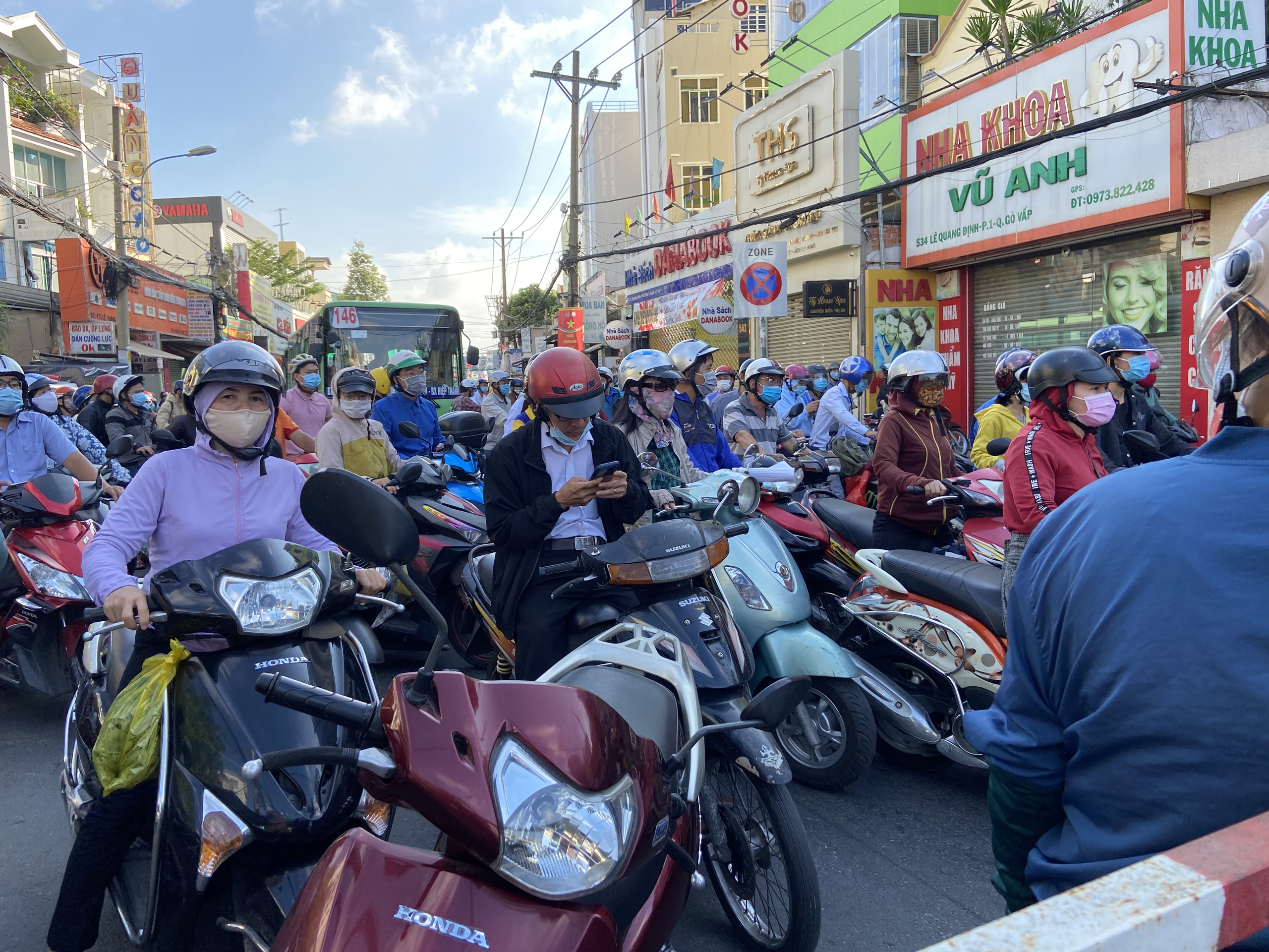 Người d&acirc;n G&ograve; Vấp phải khai b&aacute;o y tế r&otilde; r&agrave;ng để v&agrave;o khu trung t&acirc;m TP HCM - Ảnh 4.