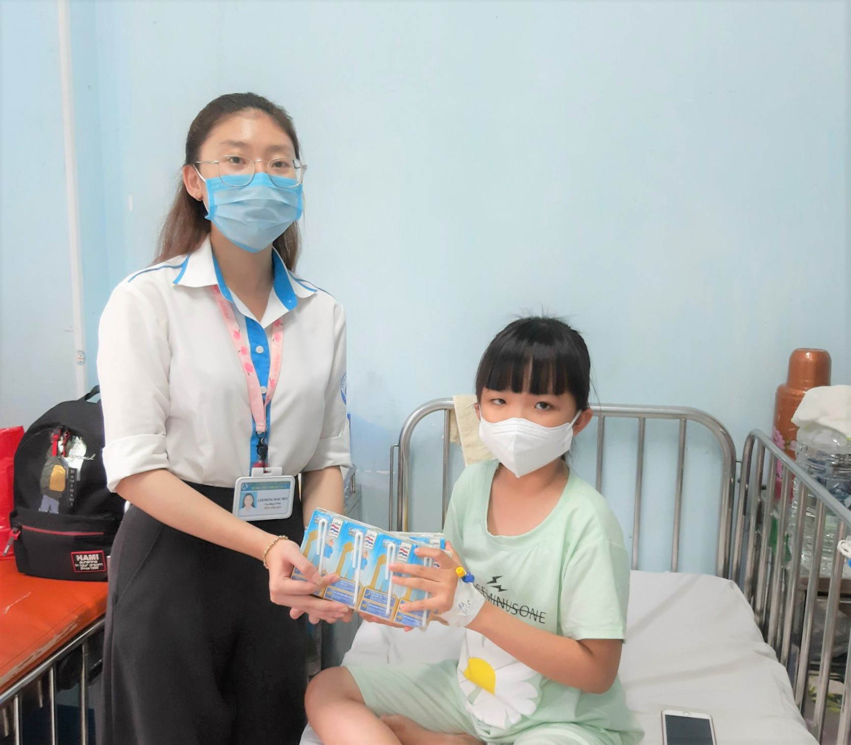 C&ocirc; G&aacute;i H&agrave; Lan tiếp tục mang 450.000 ly sữa tiếp sức cho t&acirc;m dịch - Ảnh 2.