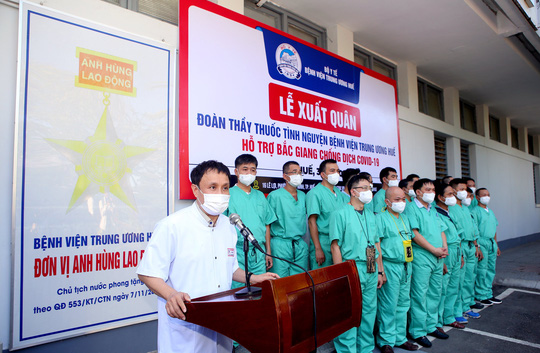 Phó Giám đốc và các chuyên gia, bác sĩ Bệnh viện Trung ương Huế xung phong vào vùng dịch Bắc Giang - Ảnh 1.
