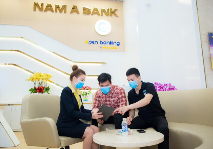 Ngồi nhà giao dịch,  nhận “mưa” ưu đãi từ Open Banking