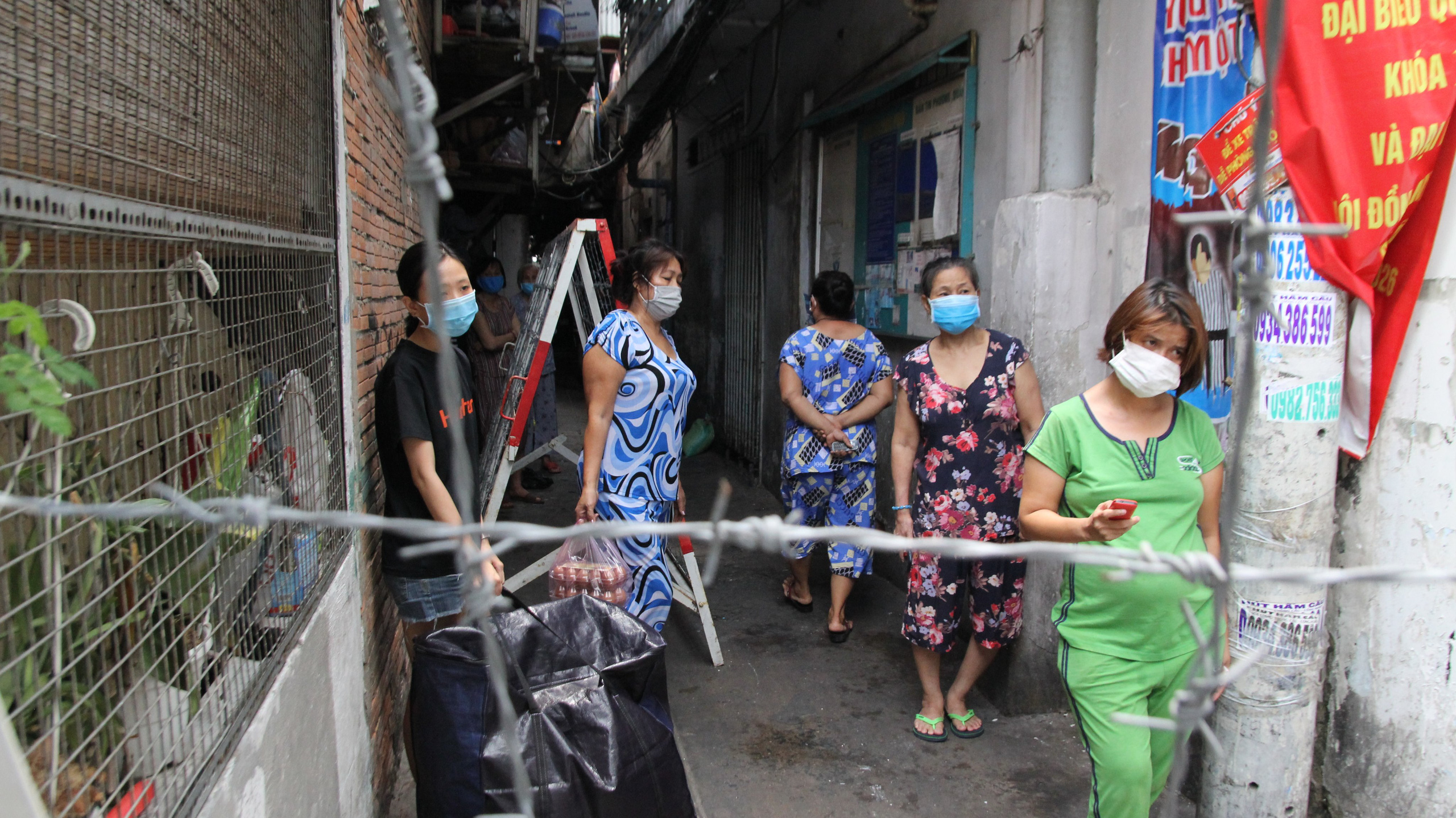 TP HCM phong tỏa khu Mả Lạng với hàng ngàn người vì liên quan ca nghi mắc Covid-19