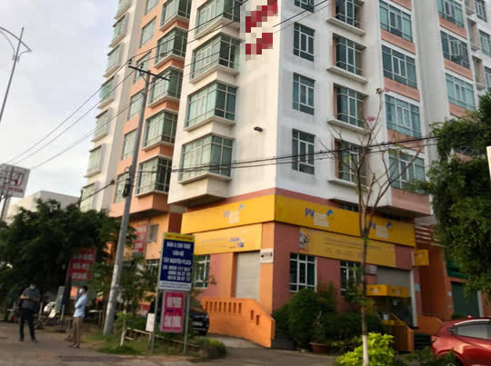 Chém chết vợ con rồi lên sân thượng chung cư nhảy xuống tự tử