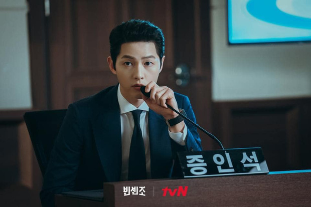 Song Joong Ki xin lỗi v&igrave; l&ugrave;m x&ugrave;m quảng c&aacute;o đồ ăn Trung Quốc trong phim - Ảnh 1.