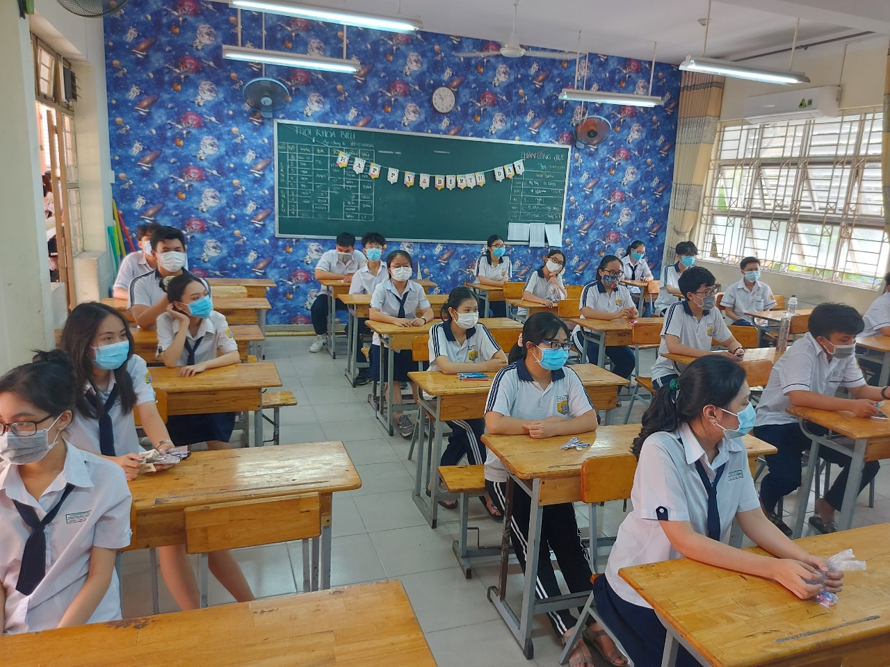 TP HCM: Dừng mọi hoạt động gi&aacute;o dục ngo&agrave;i lớp học từ nay đến hết năm học - Ảnh 1.
