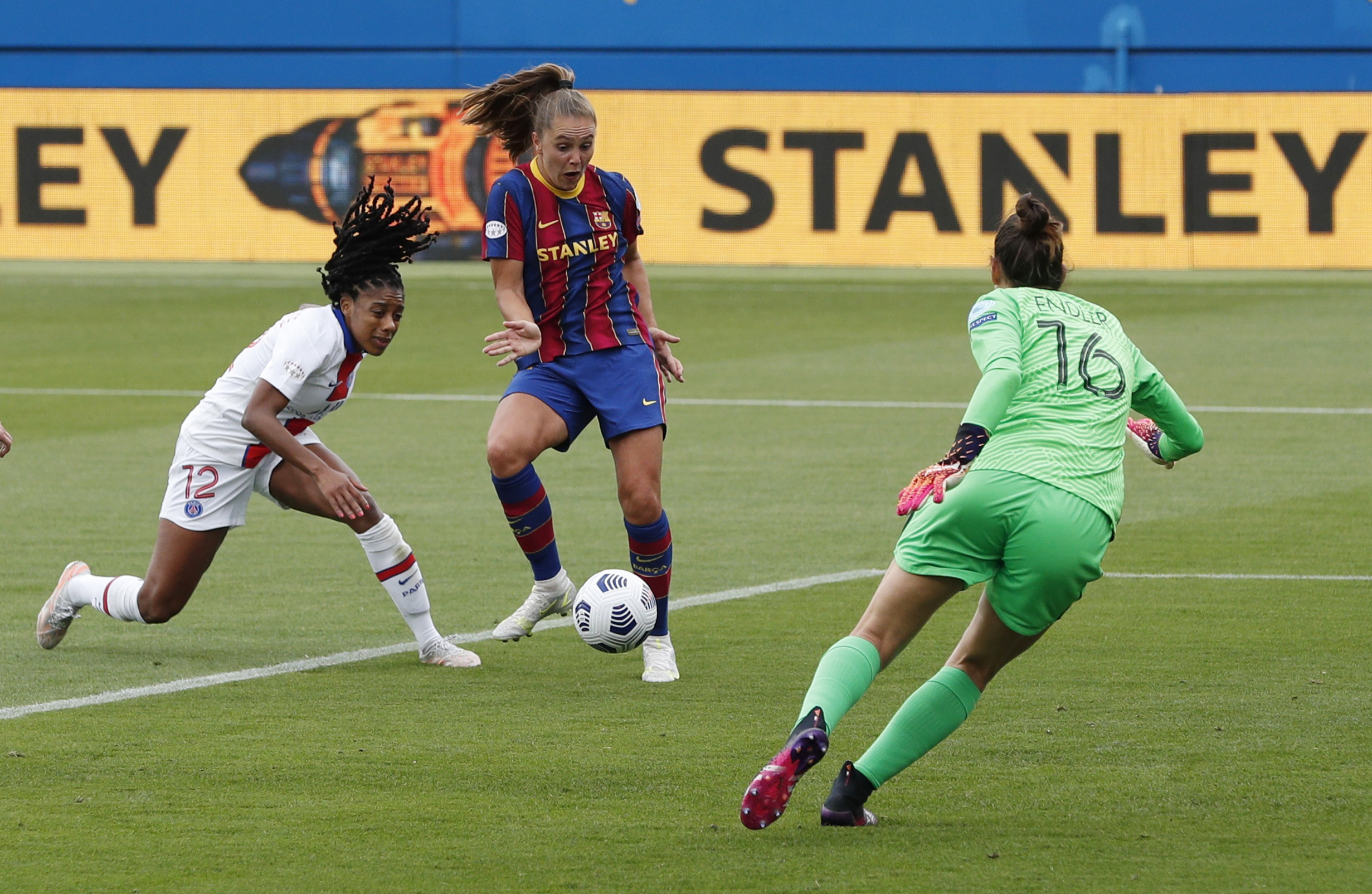 Champions League nữ: Thắng kịch tính PSG, Barcelona giành vé chung kết