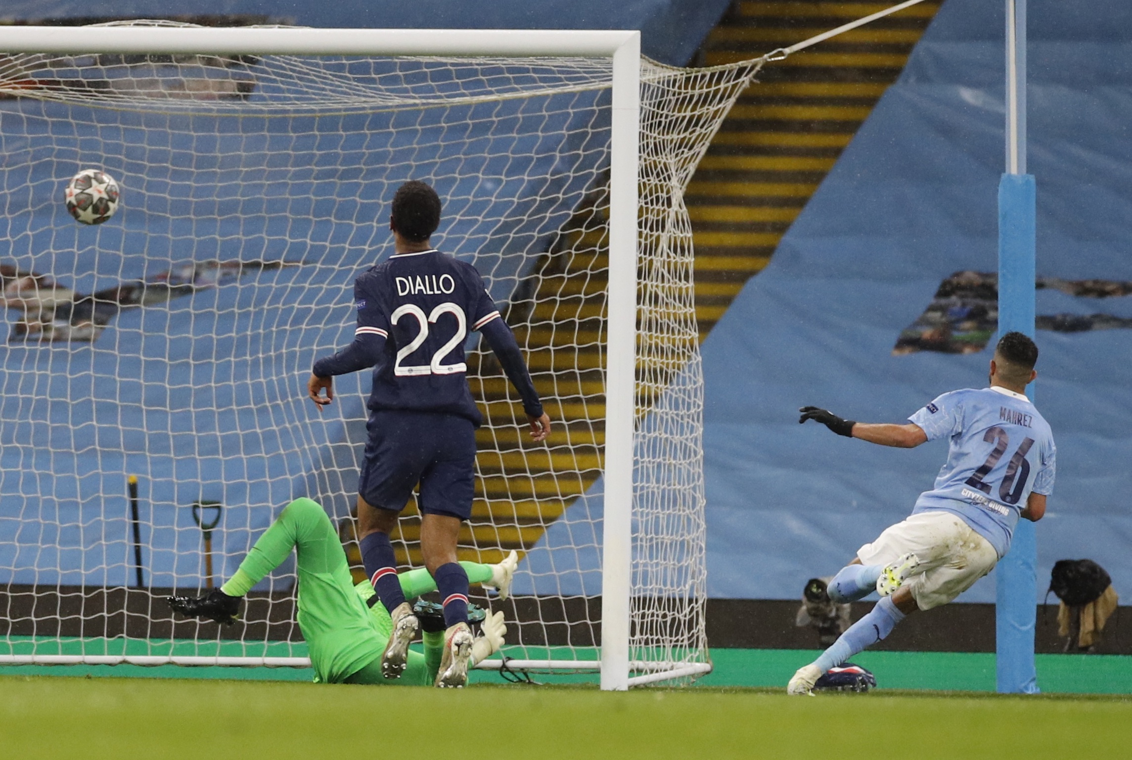 Mahrez lập c&uacute; đ&uacute;p hạ PSG, Man City gi&agrave;nh v&eacute; chung kết lịch sử - Ảnh 5.
