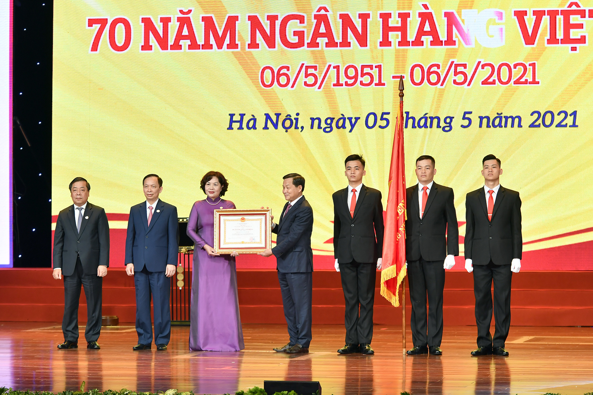 Tổng B&iacute; thư Nguyễn Ph&uacute; Trọng: Ng&agrave;nh ng&acirc;n h&agrave;ng l&agrave; huyết mạch của nền kinh tế - Ảnh 3.