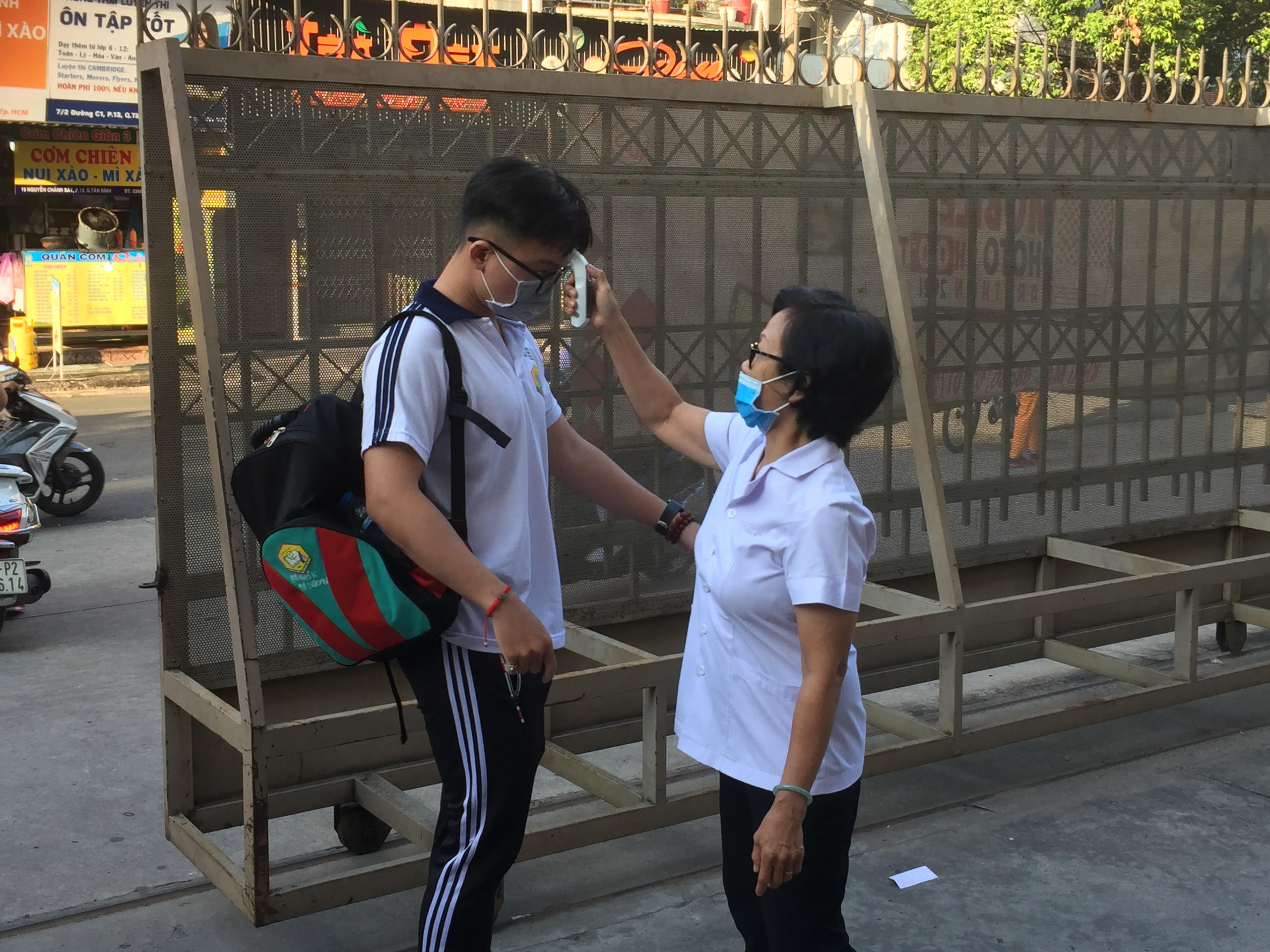 TP HCM: Th&ocirc;ng tin mới nhất về t&igrave;nh h&igrave;nh trở lại trường của học sinh - Ảnh 1.