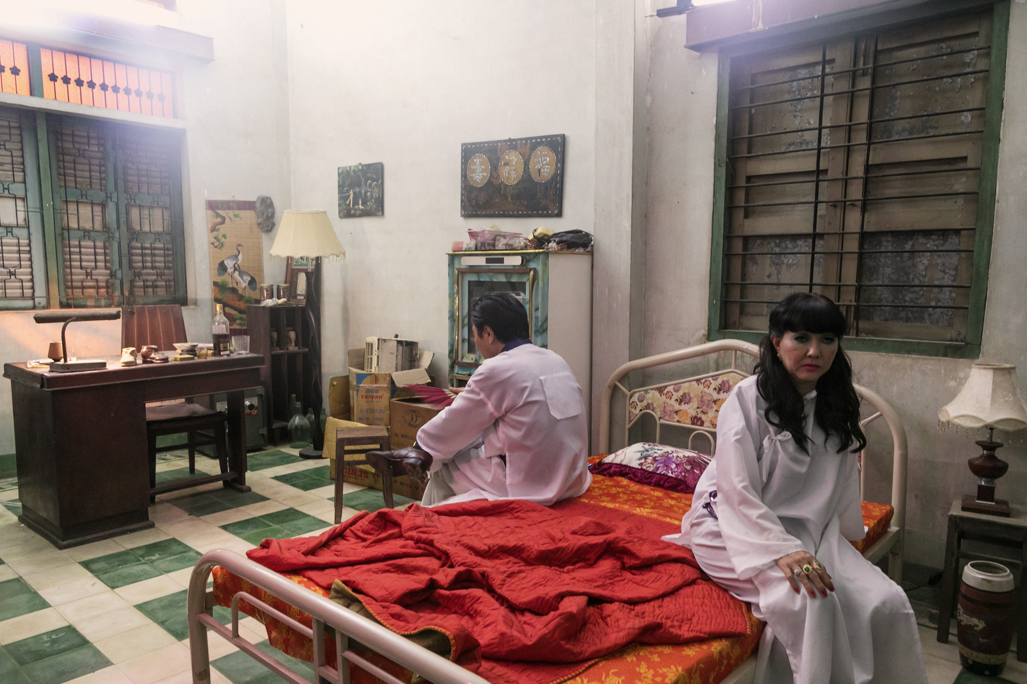 &ldquo;Đ&ecirc;m tối rực rỡ&rdquo; tiết lộ gần 1 th&aacute;ng quay đ&ecirc;m như &ldquo;ma c&agrave; rồng&rdquo; - Ảnh 5.