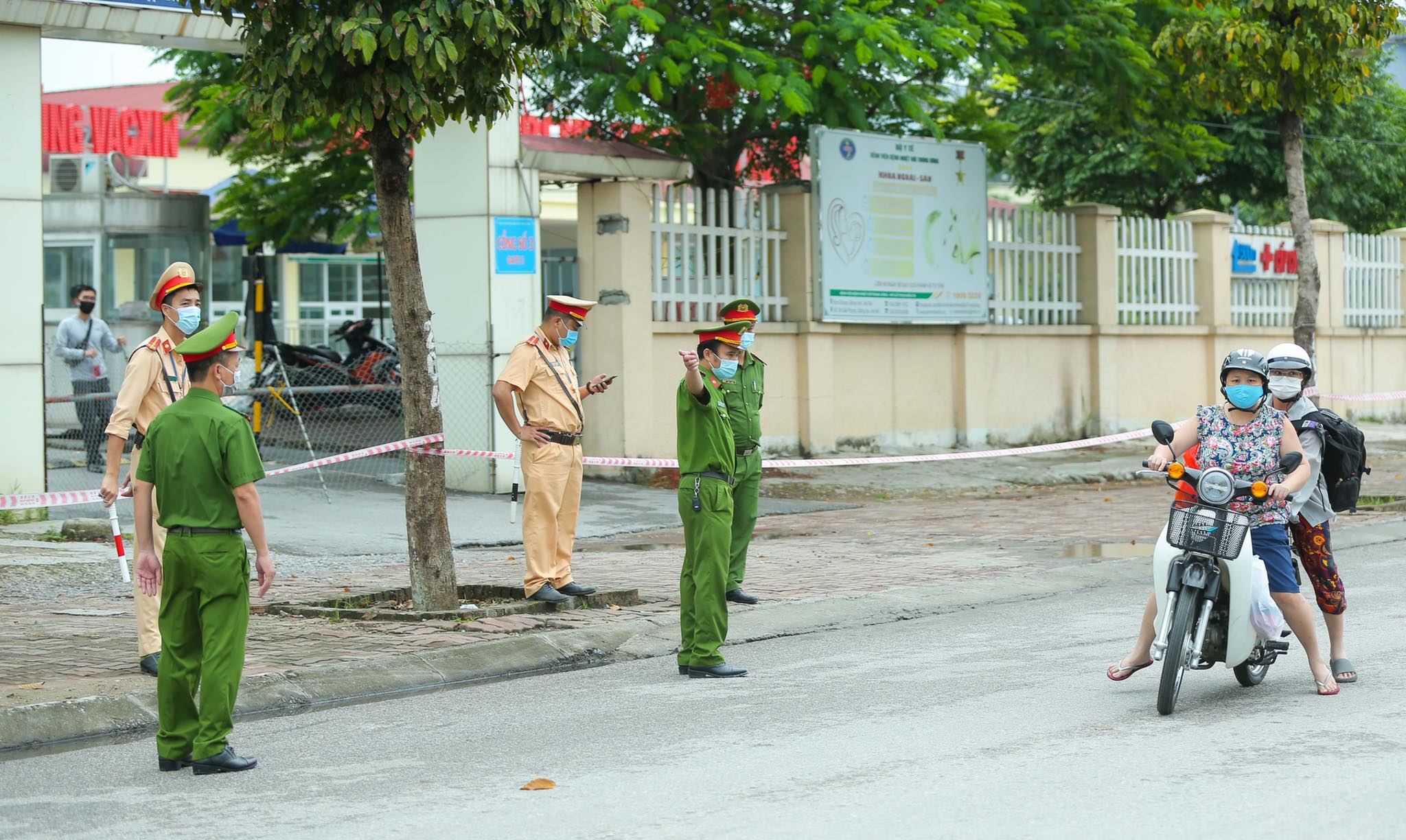 V&igrave; sao nhiều khoa điều trị của BV Bệnh Nhiệt đới Trung ương c&oacute; ca Covid-19? - Ảnh 2.