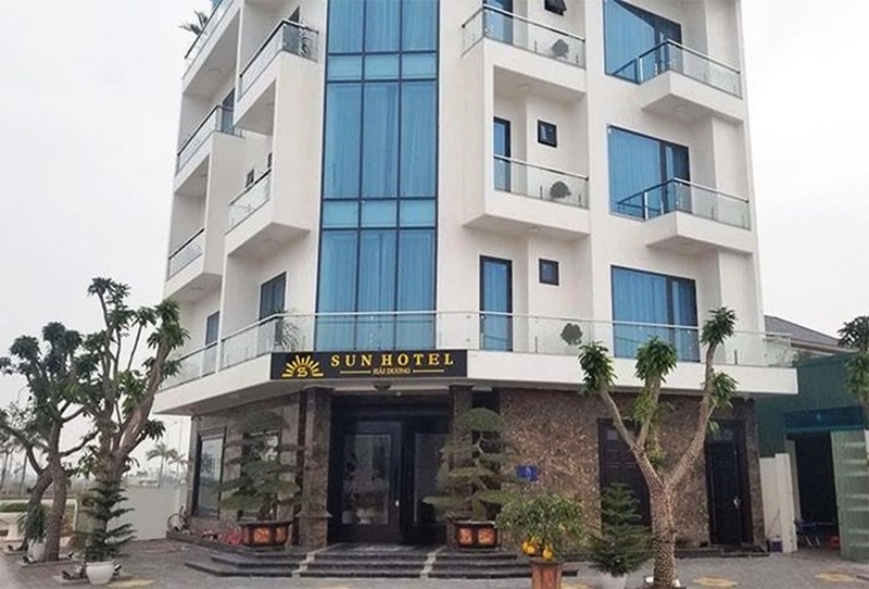 Biểu hiện cảm c&uacute;m mua thuốc uống kh&ocirc;ng khỏi, đến kh&aacute;ch sạn thu&ecirc; ph&ograve;ng tự c&aacute;ch ly - Ảnh 1.
