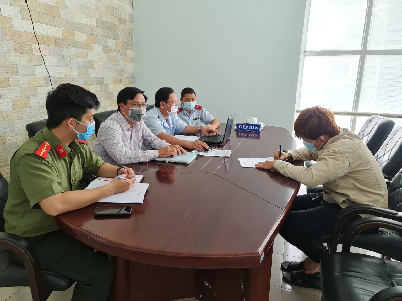 Chủ fanpage "THỪA THIÊN HUẾ" bị xử phạt vì đăng tin Covid-19 không rõ ràng