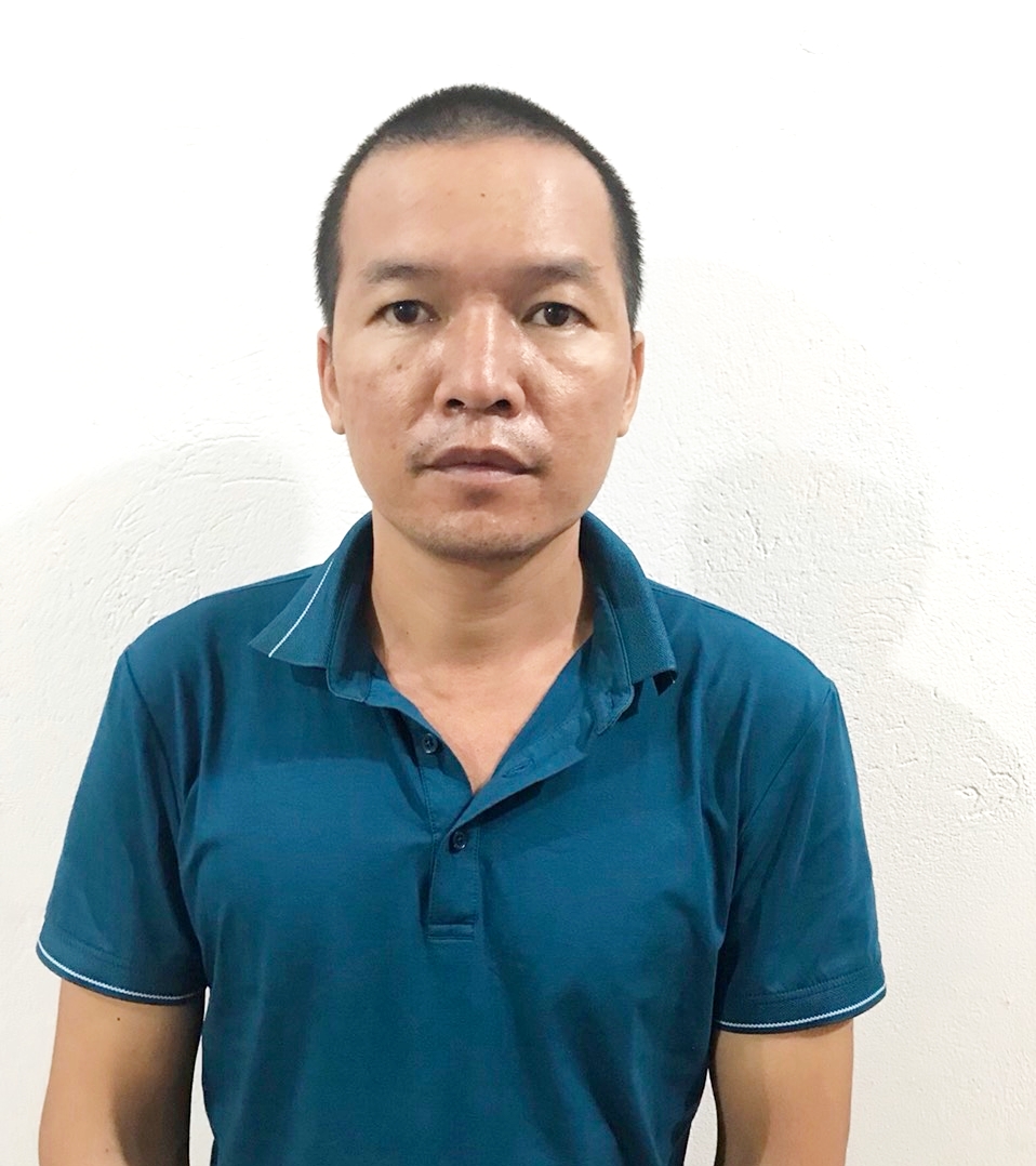 Người Trung Quốc nhập cảnh tr&aacute;i ph&eacute;p trốn trong cốp xe, h&oacute;a trang th&agrave;nh ngư d&acirc;n - Ảnh 2.