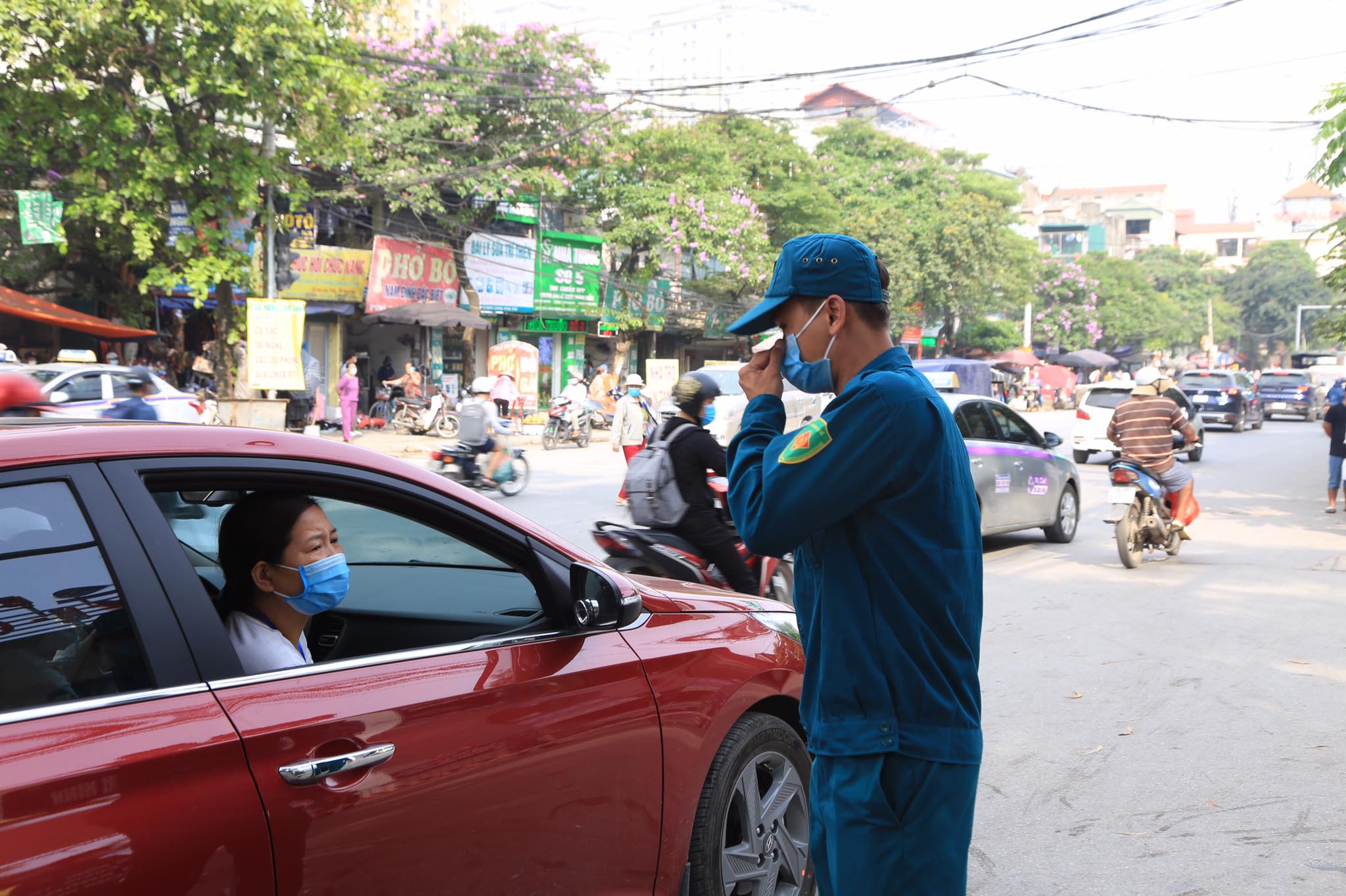 Cận cảnh Bệnh viện K T&acirc;n Triều dựng r&agrave;o chắn, dừng tiếp nhận bệnh nh&acirc;n - Ảnh 5.